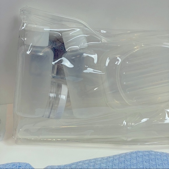 Travel blankets & travel shampoo lotion soap bottles. Get ready to go! - Picture 5 of 6